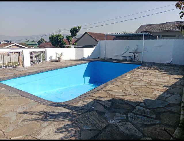 4 BEDROOM FREEHOLD FOR SALE IN MOUNTAIN RISE